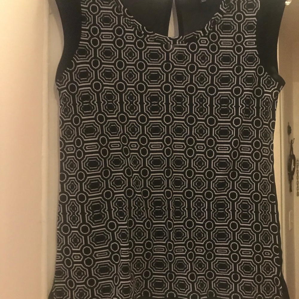 THE LIMITED B&W TOP